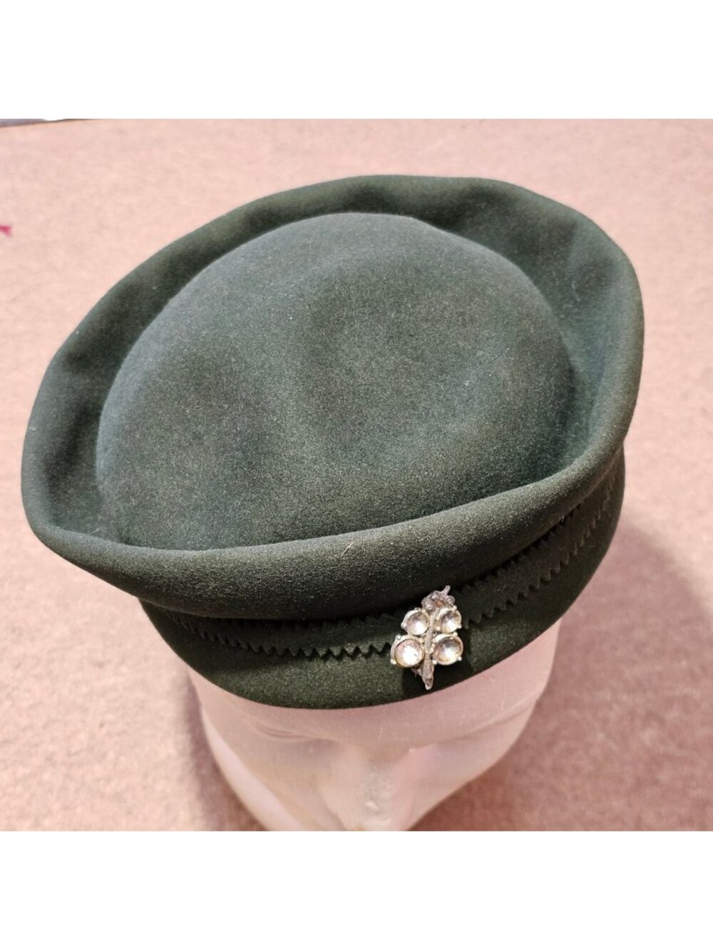 War Era 1940s Green Felt Wool Ladies Beret Hat Vintage Size 7.5 By Avalon